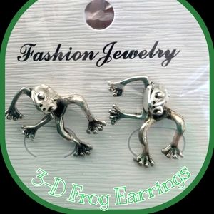 Antiqued Silvertone 3-D Frog Moveable Frog Pierced Stud Earrings-NWOT-Unisex
